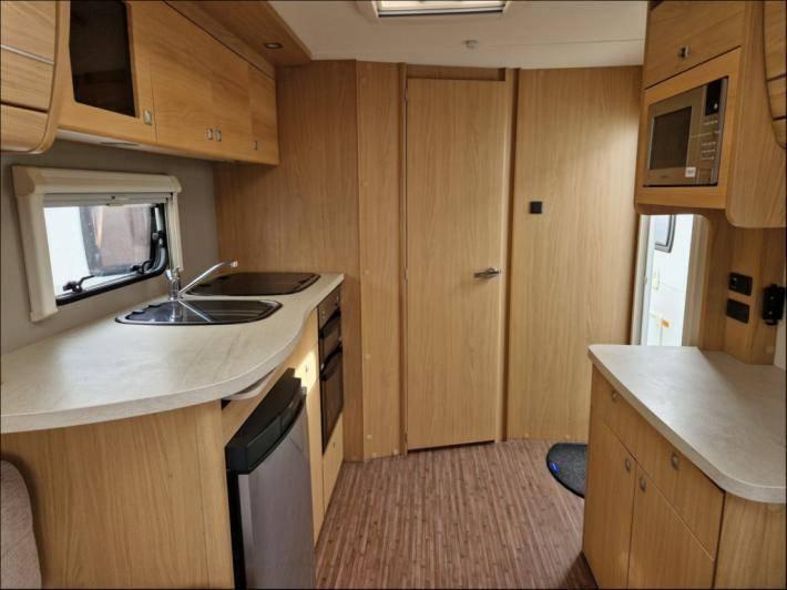 ZappAds: 2014 Compass Omega 482 Used Caravan